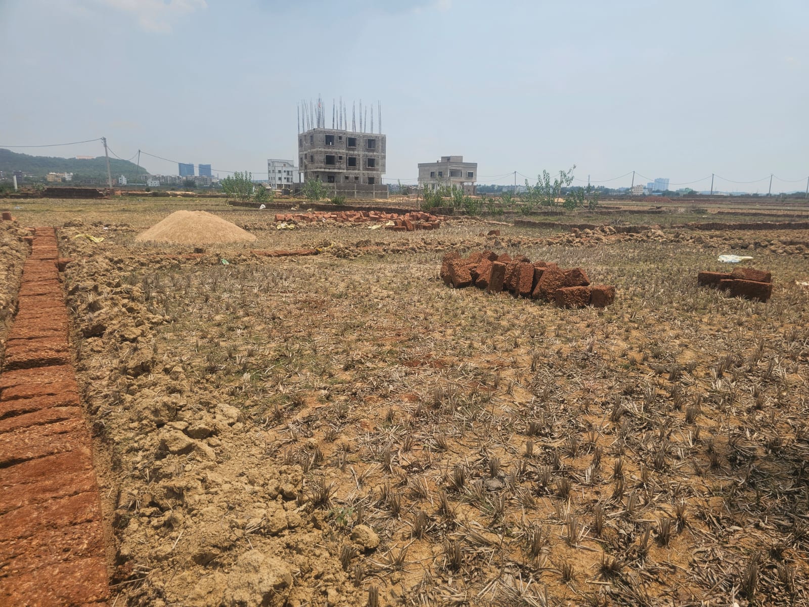 Plot at Daruthenga, Patia